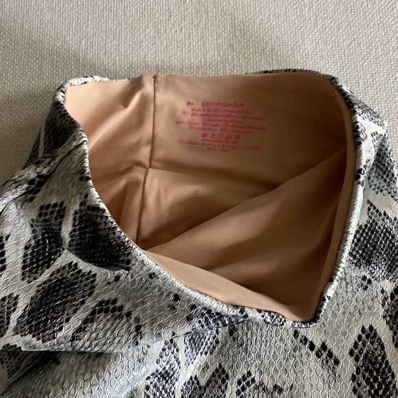 Commando Faux Leather Python Snake Print Mini Skirt Built in Spanx Shorts XS - Picture 10 of 11